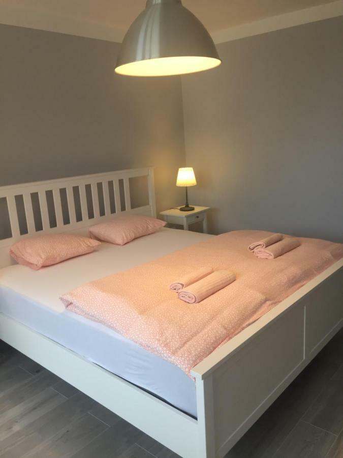 Apartment Oswiecim Klimatyzowany ภายนอก รูปภาพ