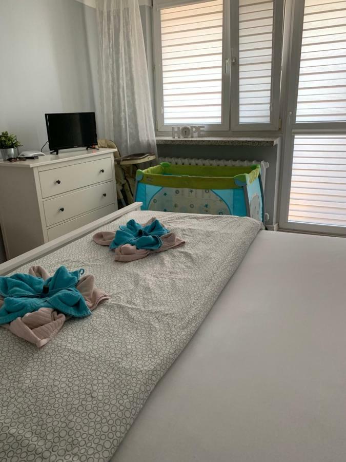 Apartment Oswiecim Klimatyzowany ภายนอก รูปภาพ
